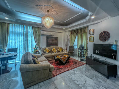 For Sale - Rare & Cheap Corner Terrace for Sale at Kembangan!