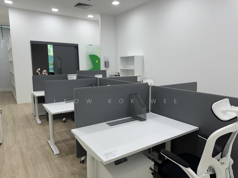 1st floor demo / showroom/ studio design office unit - Ground floor 5m high within 5min walk to mrt, , 3,280 sqft, Light Industrial (B1) For Rent, by Leow Kok Wee, 25515978 - CommercialGuru.com.sg