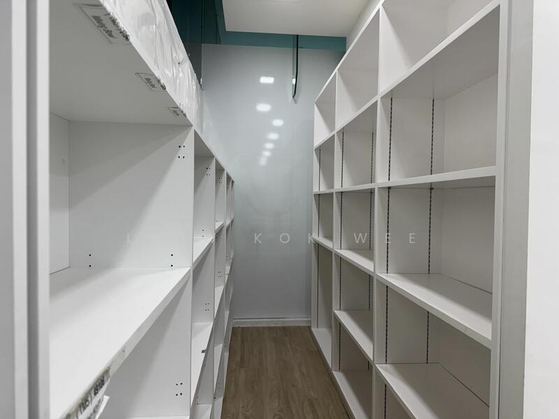 1st floor demo / showroom/ studio design office unit - Ground floor 5m high within 5min walk to mrt, , 3,280 sqft, Light Industrial (B1) For Rent, by Leow Kok Wee, 25515978 - CommercialGuru.com.sg