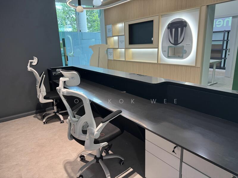1st floor demo / showroom/ studio design office unit - Ground floor 5m high within 5min walk to mrt, , 3,280 sqft, Light Industrial (B1) For Rent, by Leow Kok Wee, 25515978 - CommercialGuru.com.sg