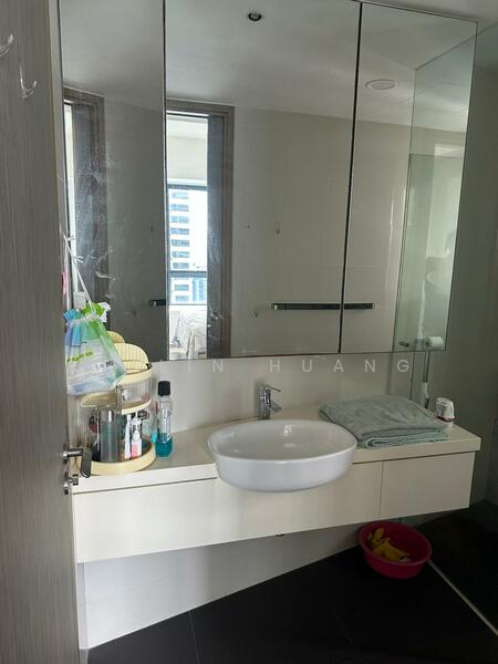 d'Leedon (Former Farrer Court) Condominium For Sale at S$ 1,340,000 | PropertyGuru Singapore - Bathroom