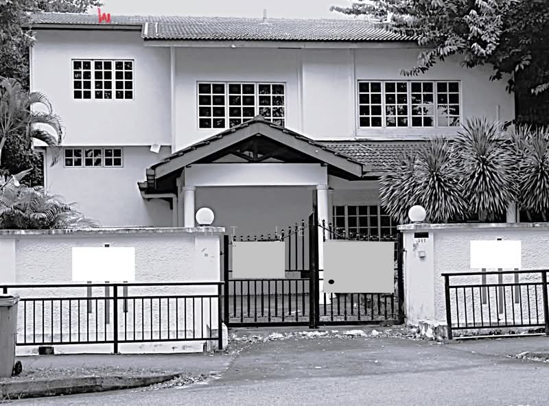 For Sale - Freehold Sunset Way Detached Corner Face Park