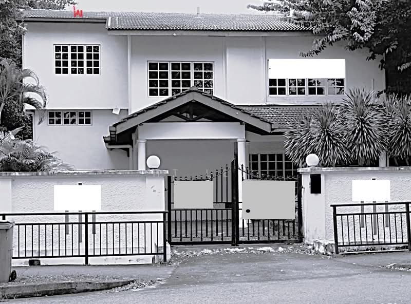 For Sale - Freehold Sunset Way Detached Corner Face Park