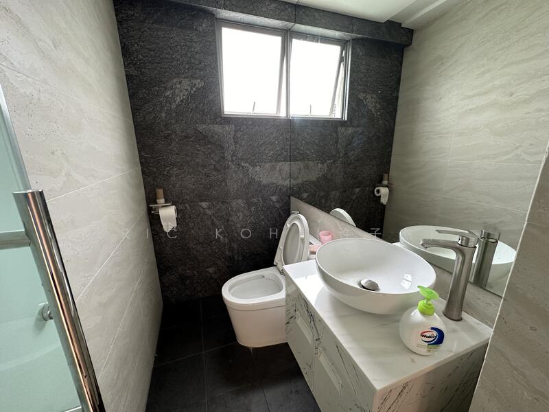 Northpoint Bizhub, 2 Yishun Industrial Street 1, 2,562 sqft, Light Industrial (B1) For Sale, by Eric Koh (许子杰), 25518088 - Bathroom - CommercialGuru.com.sg