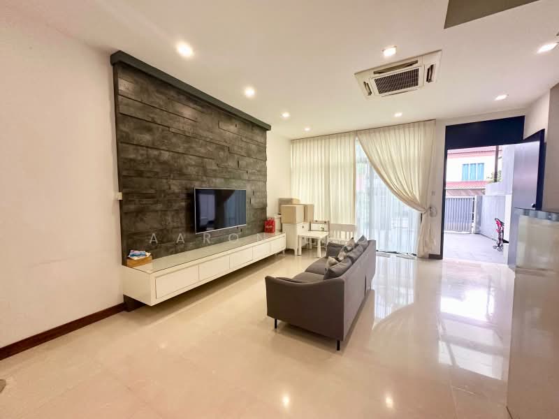 Jalan kayu, Jalan Tari Zapin, 5 Bedrooms, 3,000 sqft, Terraced House For Sale, by Aaron Loon, 25520339 - PropertyGuru.com.sg