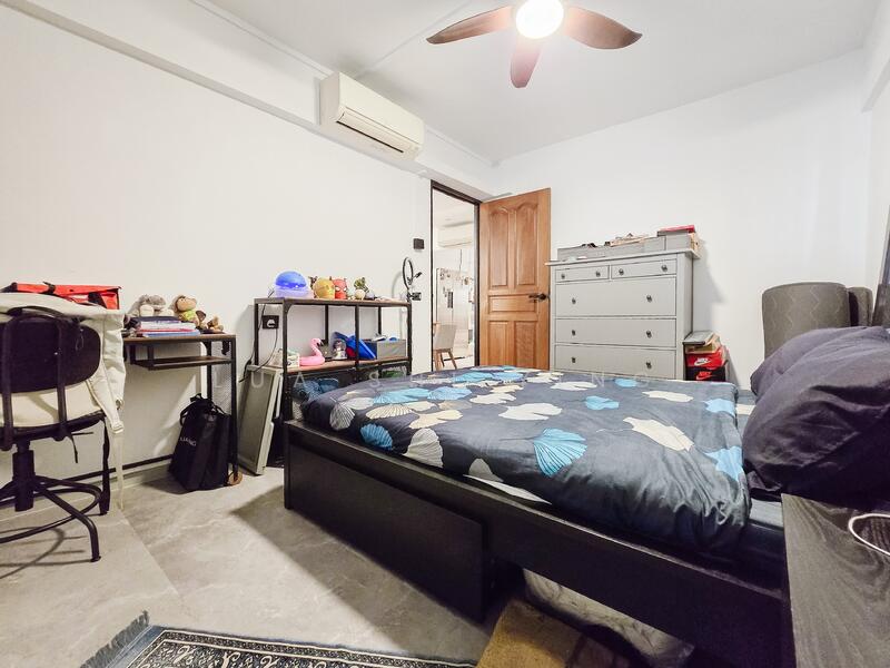 For Rent - 215 Tampines Street 23