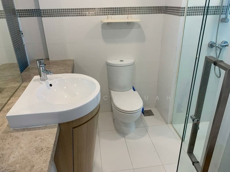 The Estiva, 313 Pasir Panjang Road, Room Rental, 150 sqft, Apartment For Rent, by Patrick Kuah, 25520676 - Bathroom - PropertyGuru.com.sg