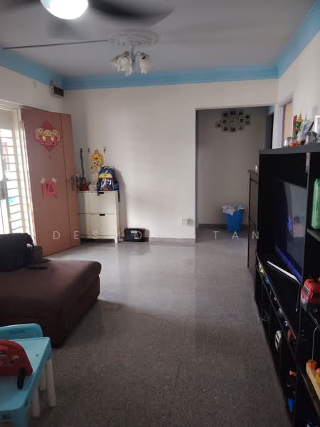 218 Petir Road, 218 Petir Road, Room Rental, 150 sqft, HDB Flat For Rent, by Desmond Tan, 25521408 - Living Room - PropertyGuru.com.sg