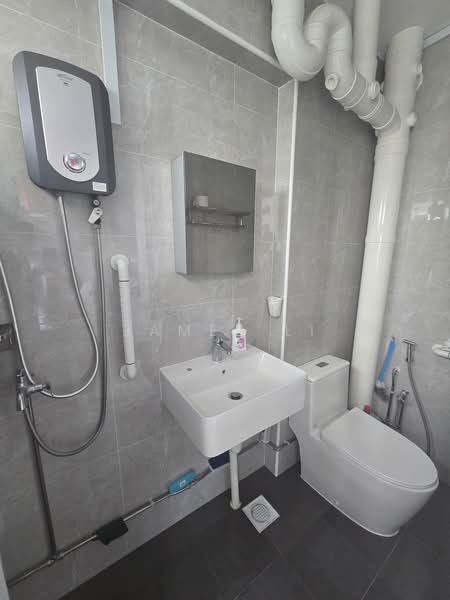 283 Choa Chu Kang Avenue 3, 283 Choa Chu Kang Avenue 3, Room Rental, 150 sqft, HDB Flat For Rent, by James Li, 25522235 - Bathroom - PropertyGuru.com.sg