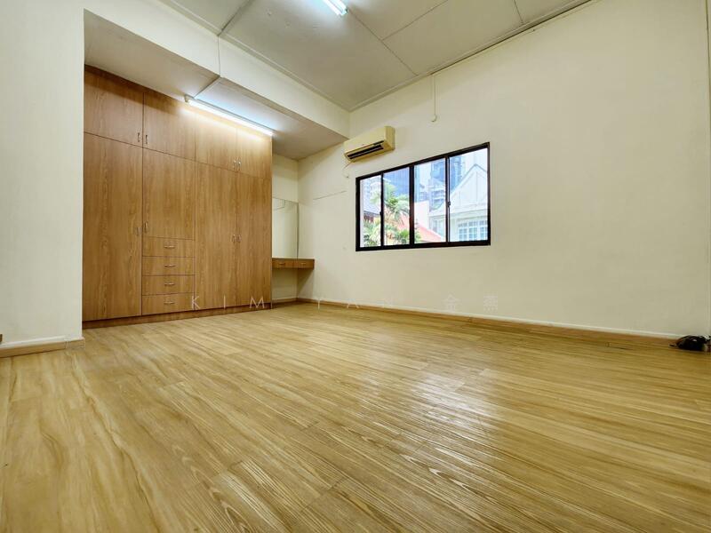 For Sale - Freehold bungalow with huge& Regular land, walk to Orchard MRT,can do renovation, A&A or Rebuild