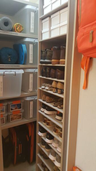 Livclo storage space with built-in shelves and hooks for easy organisation of items