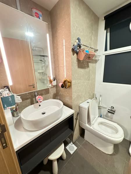 Forestville, 48 Woodlands Drive 16, Room Rental, 300 sqft, Executive Condominium For Rent, by Laura Shen (倩倩), 25523930 - Bathroom - PropertyGuru.com.sg