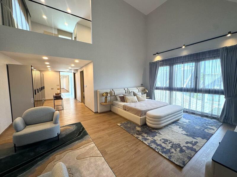 SOMMERVILLE PARK, Freehold Detached with Pool & Lift (pictures for illustration only)