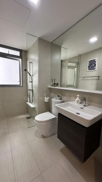 Common bathroom with window for ventilation