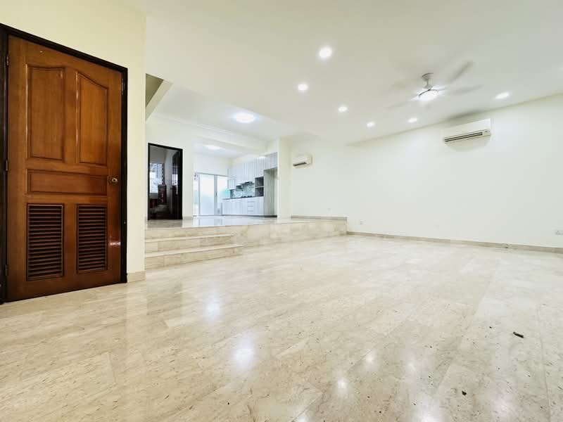 Renovated 3-storey Terrace in Kovan Mins to MRT, Phillips Avenue, Glasgow Road, Richard Place, 4 Bedrooms, 2,500 sqft, Terraced House For Rent, by Vicole Lim, 25526858 - PropertyGuru.com.sg