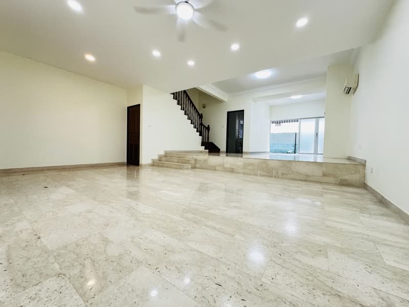 Renovated 3-storey Terrace in Kovan Mins to MRT, Phillips Avenue, Glasgow Road, Richard Place, 4 Bedrooms, 2,500 sqft, Terraced House For Rent, by Vicole Lim, 25526858 - PropertyGuru.com.sg