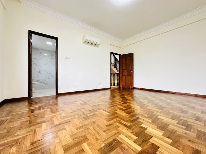 Renovated 3-storey Terrace in Kovan Mins to MRT, Phillips Avenue, Glasgow Road, Richard Place, 4 Bedrooms, 2,500 sqft, Terraced House For Rent, by Vicole Lim, 25526858 - PropertyGuru.com.sg