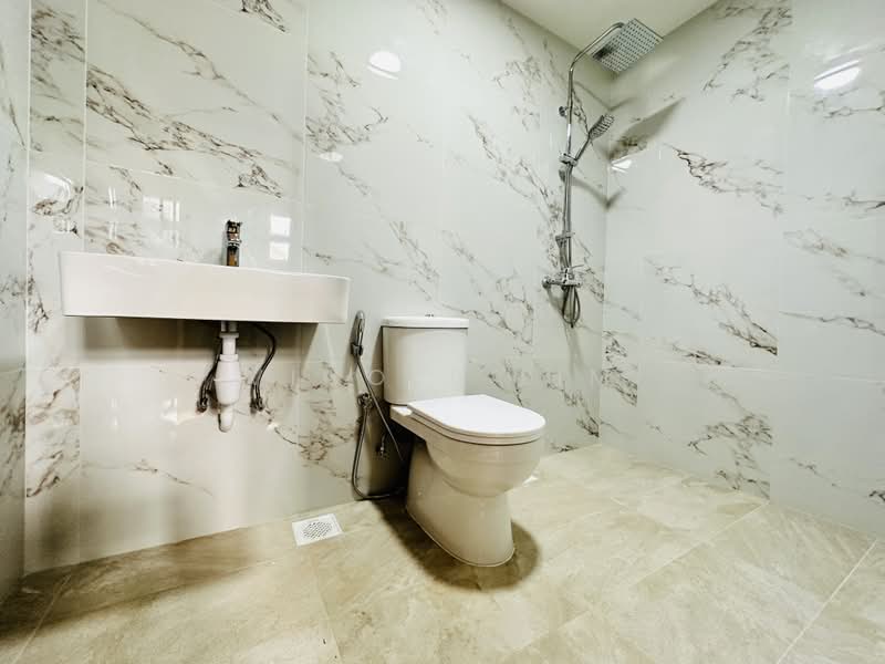 Renovated 3-storey Terrace in Kovan Mins to MRT, Phillips Avenue, Glasgow Road, Richard Place, 4 Bedrooms, 2,500 sqft, Terraced House For Rent, by Vicole Lim, 25526858 - PropertyGuru.com.sg