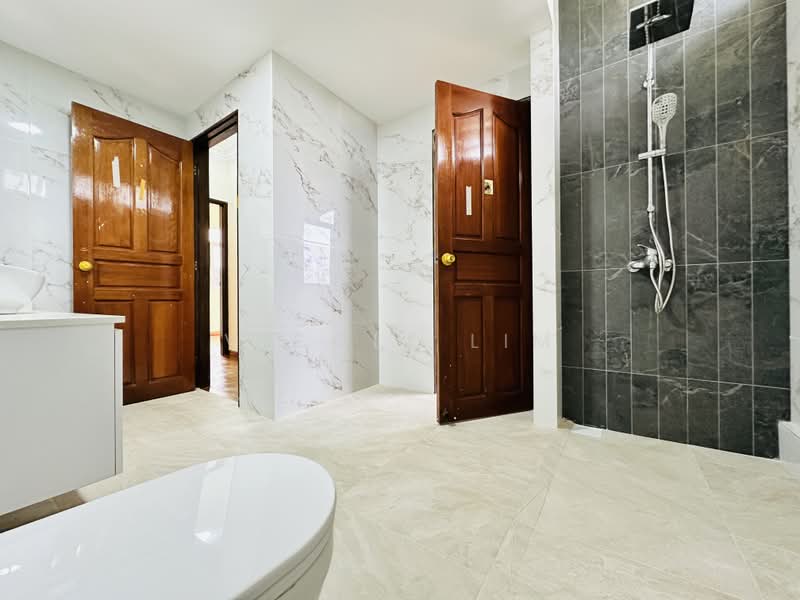 Renovated 3-storey Terrace in Kovan Mins to MRT, Phillips Avenue, Glasgow Road, Richard Place, 4 Bedrooms, 2,500 sqft, Terraced House For Rent, by Vicole Lim, 25526858 - PropertyGuru.com.sg