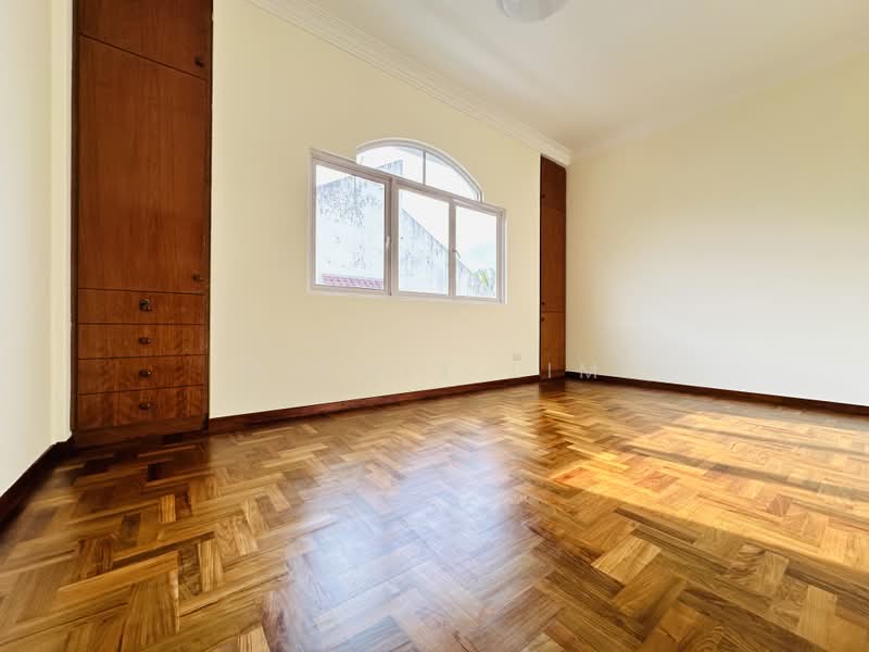 Renovated 3-storey Terrace in Kovan Mins to MRT, Phillips Avenue, Glasgow Road, Richard Place, 4 Bedrooms, 2,500 sqft, Terraced House For Rent, by Vicole Lim, 25526858 - PropertyGuru.com.sg