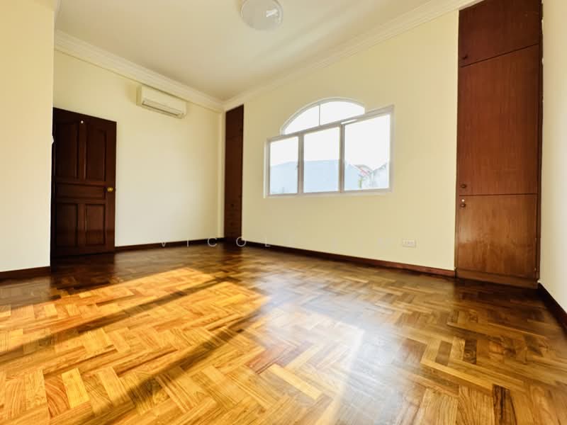 Renovated 3-storey Terrace in Kovan Mins to MRT, Phillips Avenue, Glasgow Road, Richard Place, 4 Bedrooms, 2,500 sqft, Terraced House For Rent, by Vicole Lim, 25526858 - PropertyGuru.com.sg