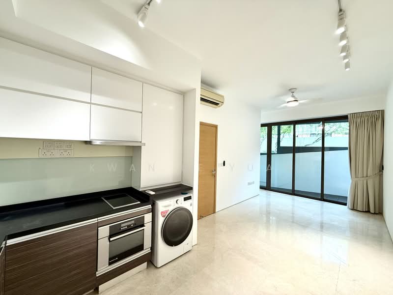Stevens Suites, 2 Stevens Close, 1 Bedroom, 721 sqft, Condominium For Sale, by Kwan Le Yuan, 25527240 - Open Kitchen, Living & Dining - PropertyGuru.com.sg