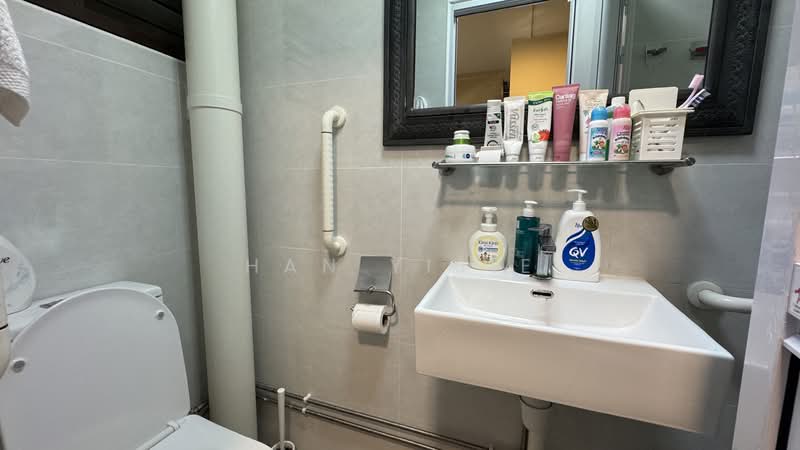 471 Pasir Ris Drive 6, 471 Pasir Ris Drive 6, Pasir Ris / Tampines, 4 Bedrooms, 1,582 sqft, HDB Flat For Sale, by Han Yijie, 25527542 - Bathroom - PropertyGuru.com.sg