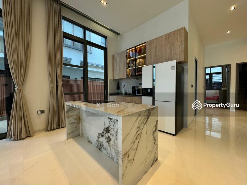 For Sale - ⭐️⭐️LANDED7772@2.5 STOREY SEMI D WITH BASEMENT, FAIRLY NEW, RARE!
