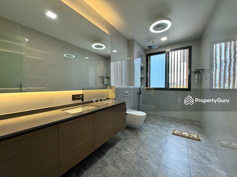 For Sale - ⭐️⭐️LANDED7772@2.5 STOREY SEMI D WITH BASEMENT, FAIRLY NEW, RARE!