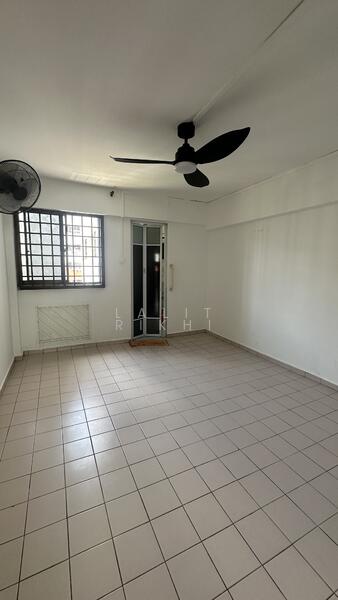 721 Yishun Street 71 HDB Flat For Sale at S$ 535,000 | PropertyGuru Singapore - Master Room