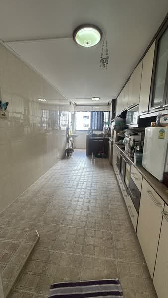 721 Yishun Street 71 HDB Flat For Sale at S$ 535,000 | PropertyGuru Singapore - Kitchen