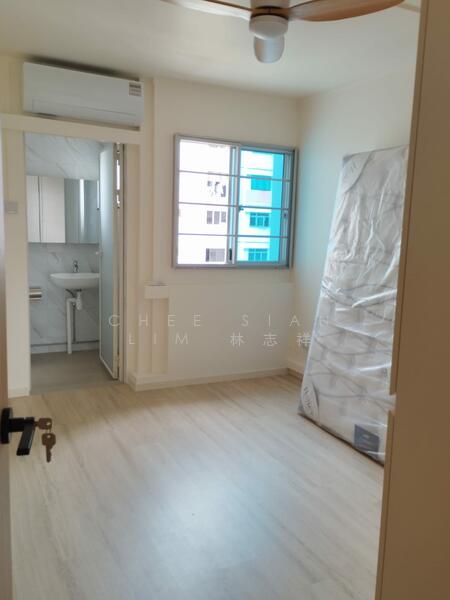 342 Woodlands Avenue 1, 342 Woodlands Avenue 1, Room Rental, 300 sqft, HDB Flat For Rent, by Chee Sian Lim 林志祥, 25527942 - Bedroom - PropertyGuru.com.sg