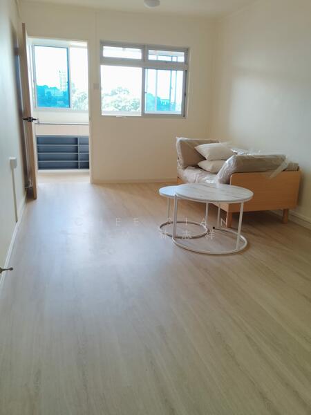 342 Woodlands Avenue 1, 342 Woodlands Avenue 1, Room Rental, 300 sqft, HDB Flat For Rent, by Chee Sian Lim 林志祥, 25527942 - Living Room - PropertyGuru.com.sg