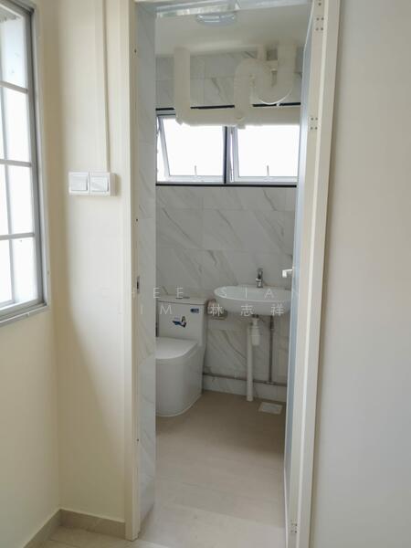 342 Woodlands Avenue 1, 342 Woodlands Avenue 1, Room Rental, 300 sqft, HDB Flat For Rent, by Chee Sian Lim 林志祥, 25527942 - Bathroom - PropertyGuru.com.sg