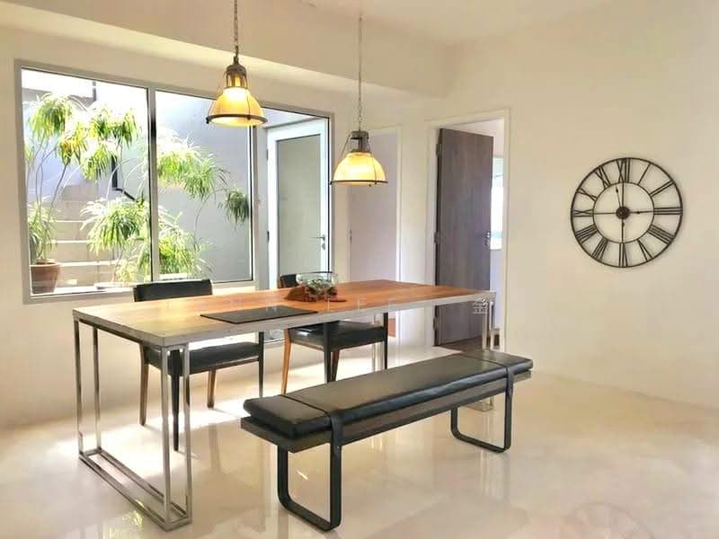 Dine In Comfort With A 2.2m Long Table