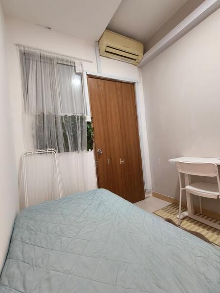 ECON6 Room  big discount hurry