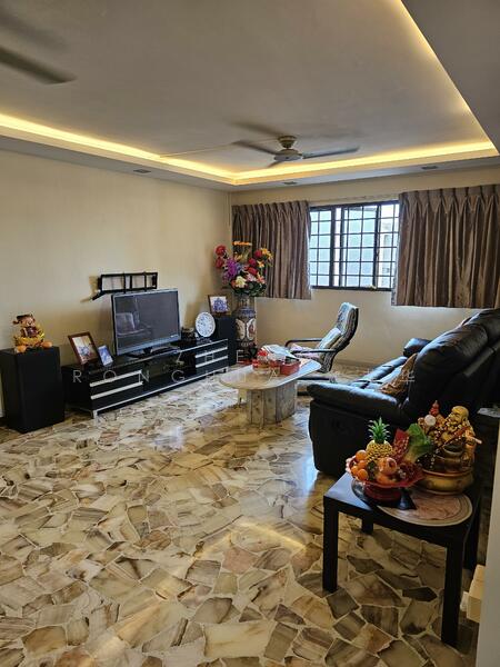 717 Clementi West Street 2, 717 Clementi West Street 2, Room Rental, 120 sqft, HDB Flat For Rent, by Zheng Ronghua 郑荣华, 25530491 - Living Room - PropertyGuru.com.sg