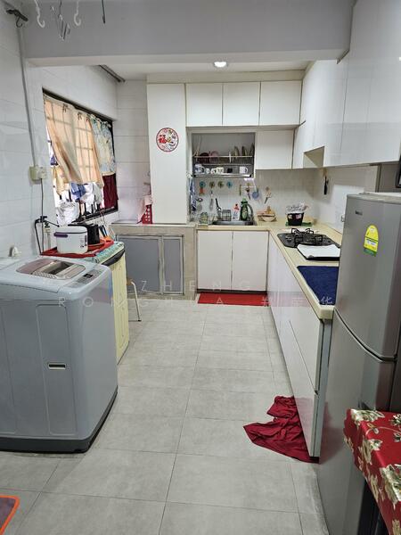 717 Clementi West Street 2, 717 Clementi West Street 2, Room Rental, 120 sqft, HDB Flat For Rent, by Zheng Ronghua 郑荣华, 25530491 - Kitchen - PropertyGuru.com.sg