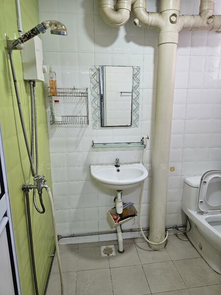717 Clementi West Street 2, 717 Clementi West Street 2, Room Rental, 120 sqft, HDB Flat For Rent, by Zheng Ronghua 郑荣华, 25530491 - Bathroom - PropertyGuru.com.sg