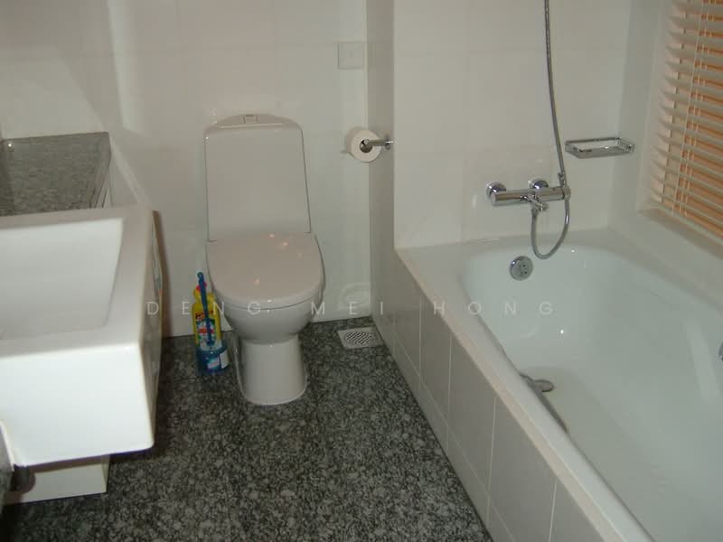 Visioncrest, 37 Oxley Rise, 2 Bedrooms, 947 sqft, Condominium For Rent, by Deng Mei Hong, 25530939 - Bathroom - PropertyGuru.com.sg