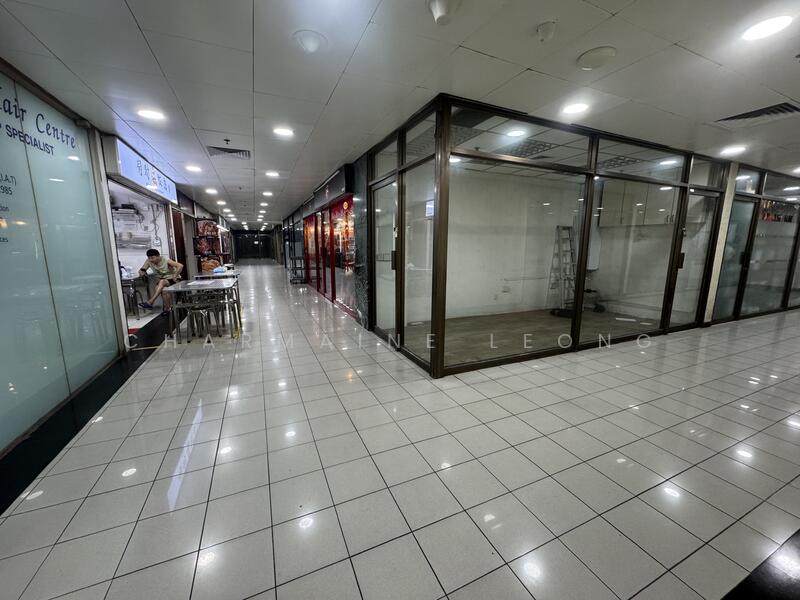 Orchard Towers, 400 Orchard Road, Orchard / River Valley, 496 sqft, Mall Shop For Rent, by Charmaine Leong, 25532332 - Corridor - CommercialGuru.com.sg
