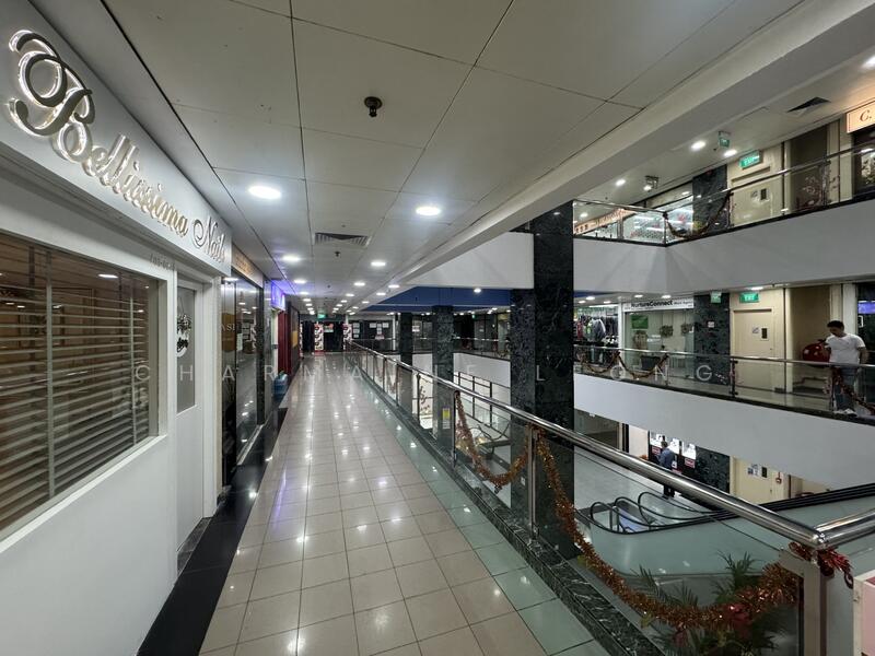 Orchard Towers, 400 Orchard Road, Orchard / River Valley, 496 sqft, Mall Shop For Rent, by Charmaine Leong, 25532332 - Corridor - CommercialGuru.com.sg