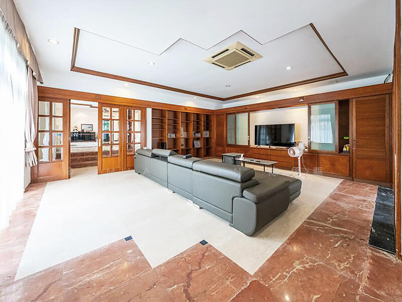 ⭐️PRICED TO SELL @ $2,3XX PSF! DETACHABLE 2.5-STY SEMI-D! 1 KM TO ACS (PRIMARY) & SCGS (PRIMARY)⭐️ Semi-Detached House For Sale at S$ 13,800,000 | PropertyGuru Singapore