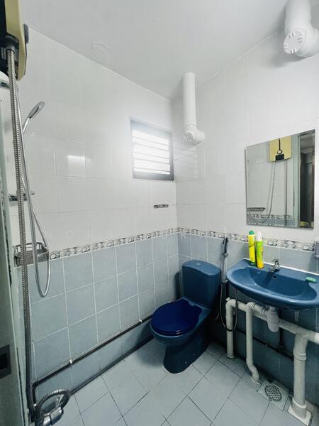201 Marsiling Drive, 201 Marsiling Drive, 3 Bedrooms, 1,108 sqft, HDB Flat For Rent, by Nora Ebrahim, 25533257 - Bathroom - PropertyGuru.com.sg