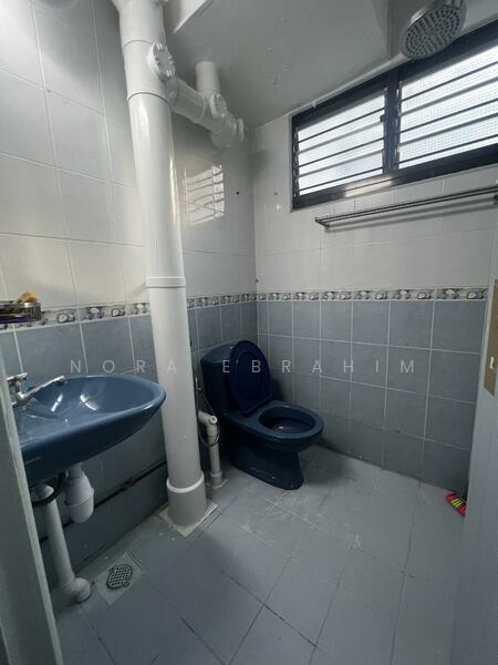 201 Marsiling Drive, 201 Marsiling Drive, 3 Bedrooms, 1,108 sqft, HDB Flat For Rent, by Nora Ebrahim, 25533257 - Bathroom - PropertyGuru.com.sg
