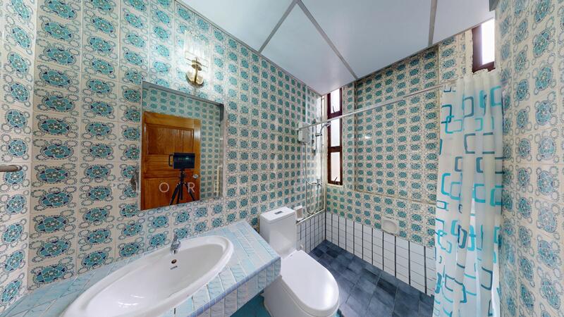 For Sale - Lloyd Court