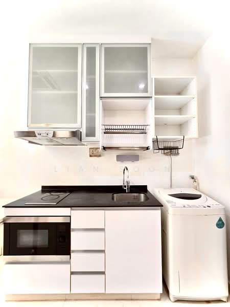 Parc Rosewood Condominium For Sale at S$ 680,000 | PropertyGuru Singapore - Kitchen