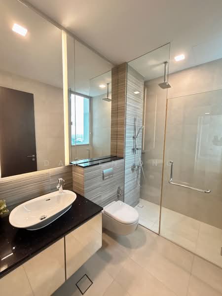 Kallang Riverside, 51 Kampong Bugis, 2 Bedrooms, 1,001 sqft, Condominium For Rent, by Damien Ong, 25534542 - Master Bedroom Toilet - PropertyGuru.com.sg