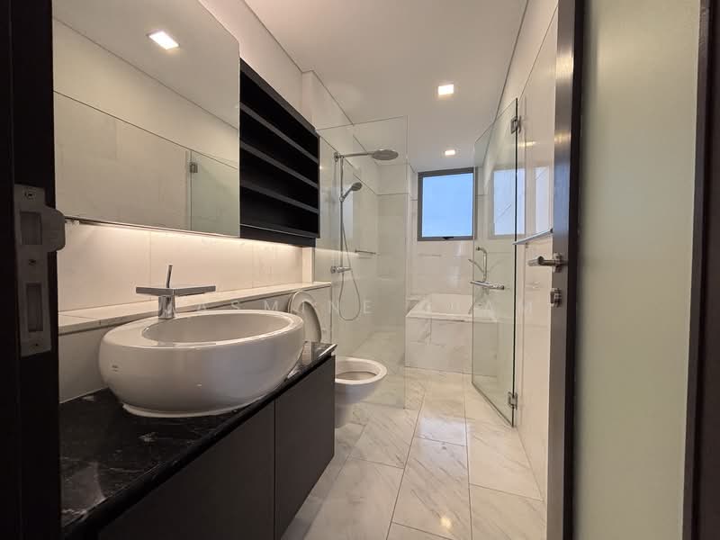 Radiance @ Bukit Timah, Yuk Tong Avenue, 5 Bedrooms, 4,069 sqft, Cluster House For Rent, by Jasmine Giam, 25535142 - Bathroom - PropertyGuru.com.sg