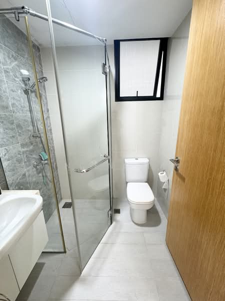 La Fiesta, 50 Sengkang Square, 3 Bedrooms, 893 sqft, Condominium For Rent, by Vincent Tan, 25535552 - Bathroom - PropertyGuru.com.sg